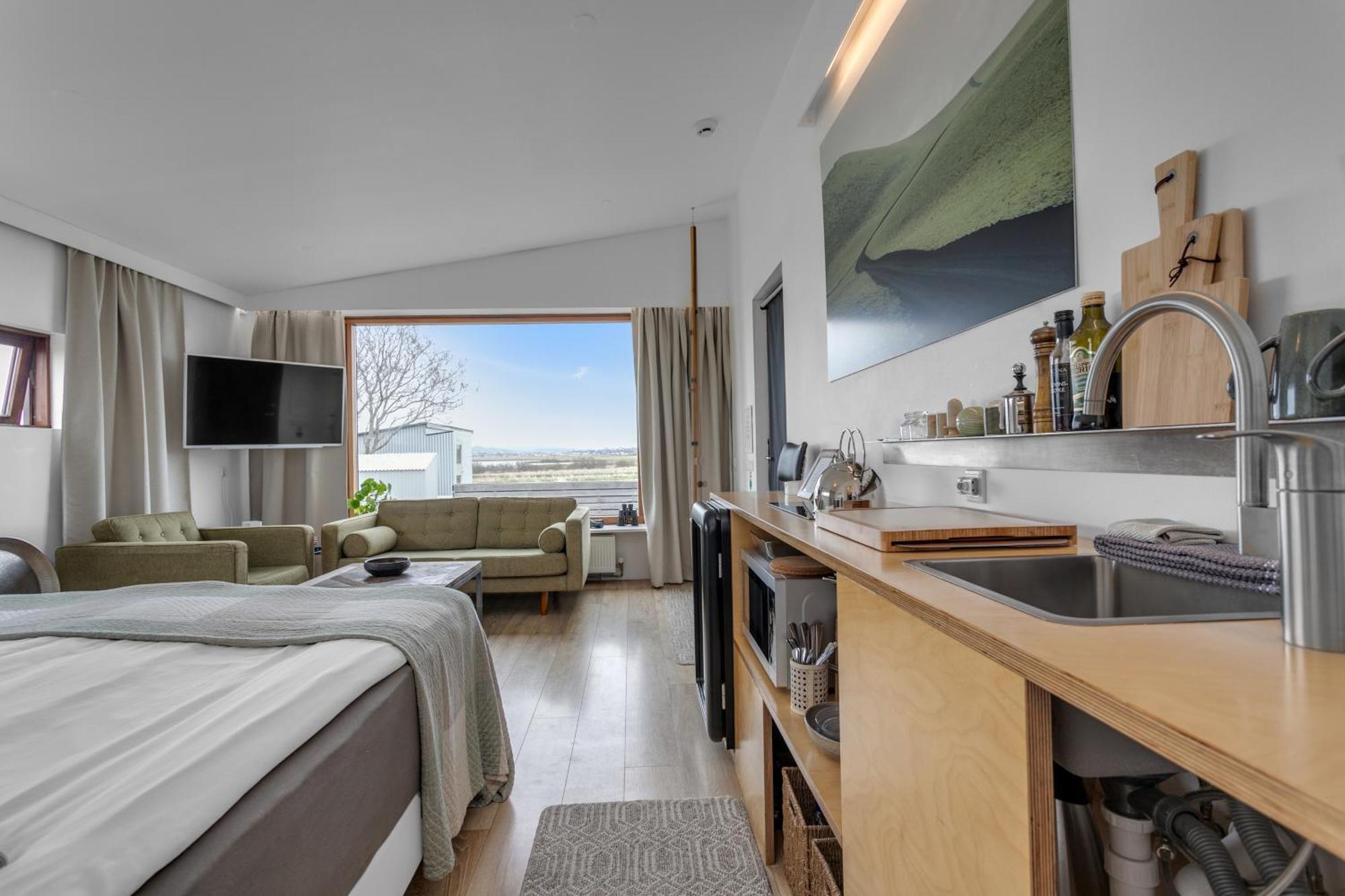 Eyvindarholt Guesthouse Álftanes Exteriör bild