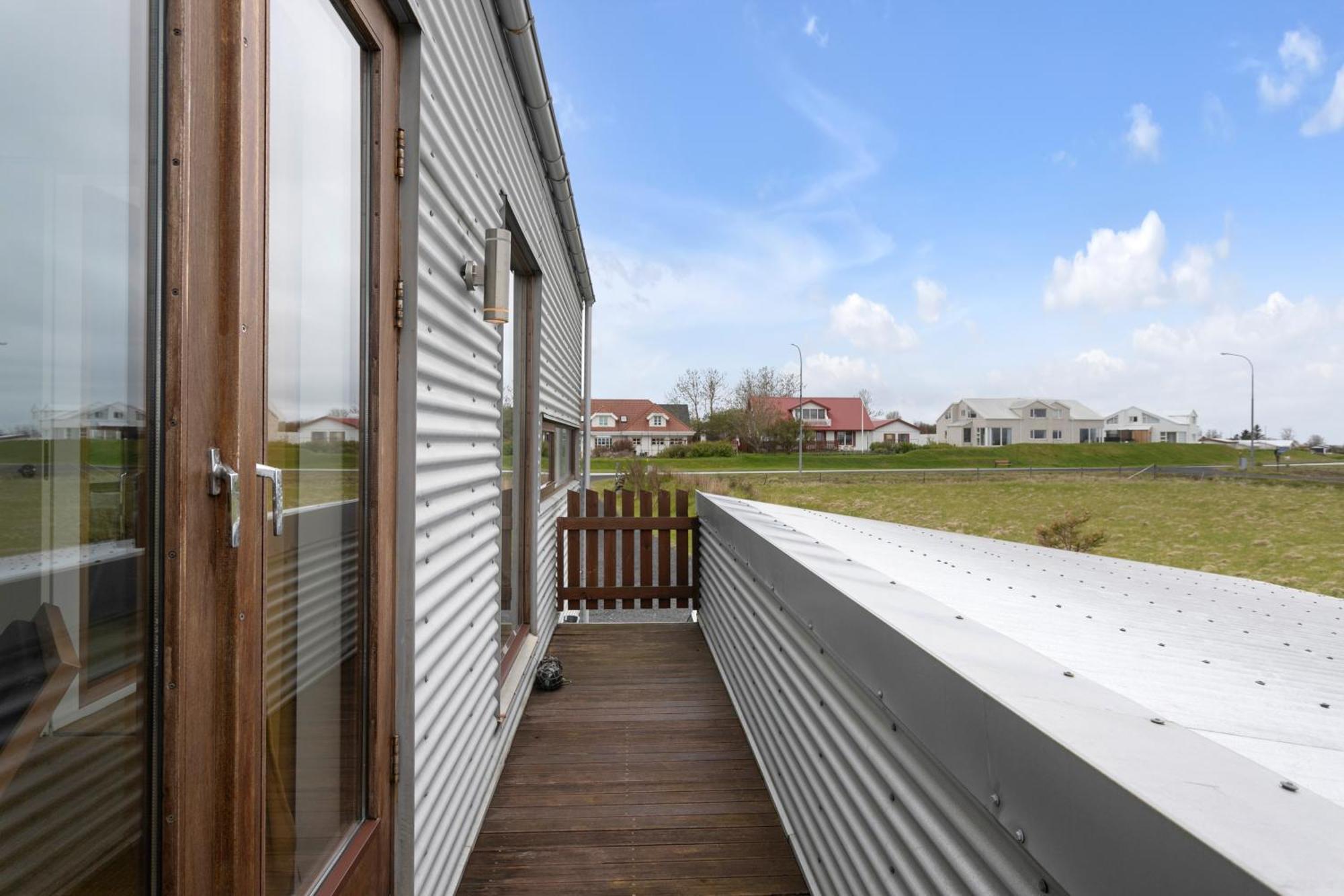Eyvindarholt Guesthouse Álftanes Exteriör bild