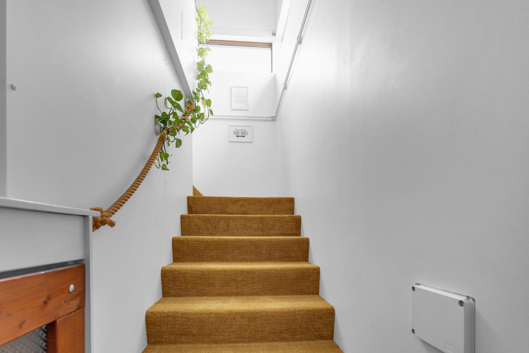 Eyvindarholt Guesthouse Álftanes Exteriör bild