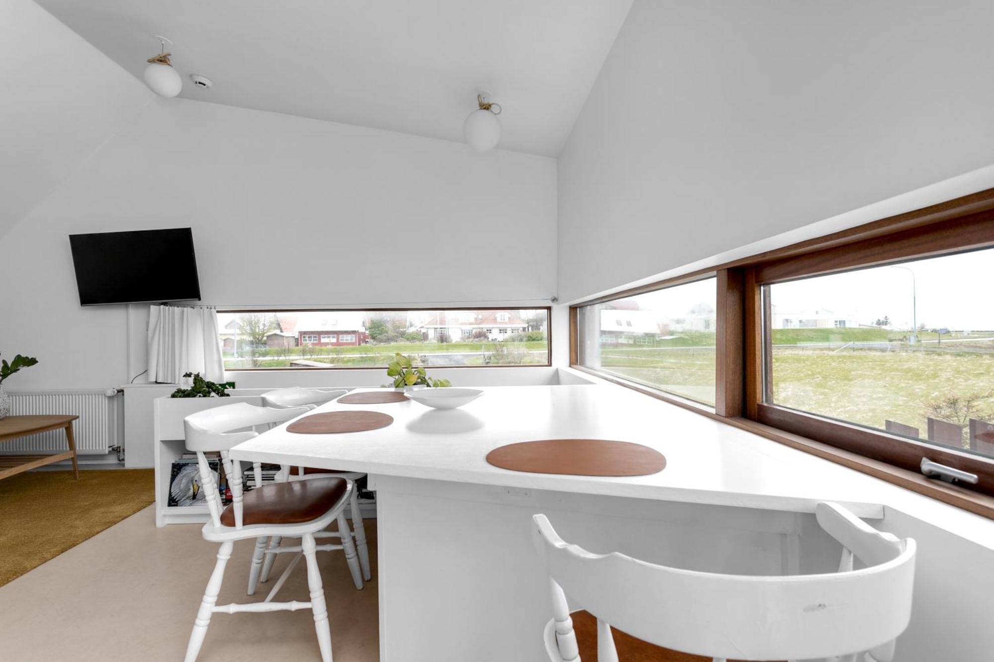 Eyvindarholt Guesthouse Álftanes Exteriör bild