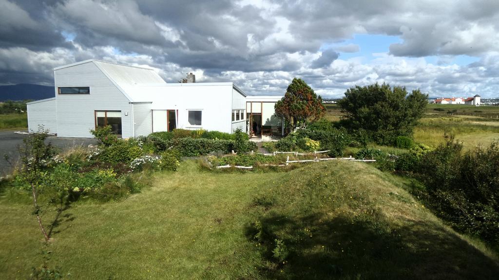 Eyvindarholt Guesthouse Álftanes Exteriör bild